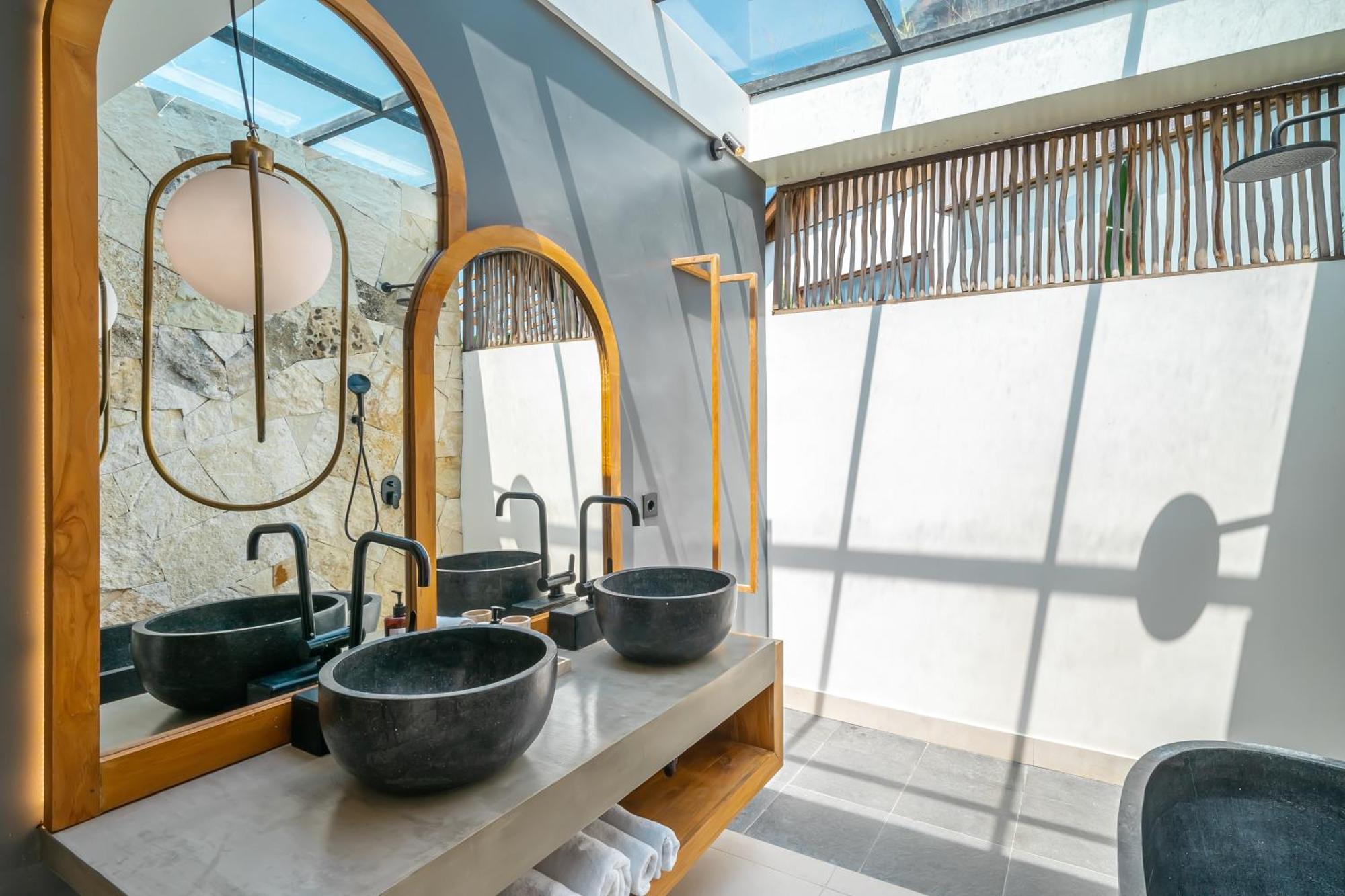 Villa Arunika - Stylish Tropical 2Br Villa Close To Nyanyi Beach! Selemadeg Eksteriør billede