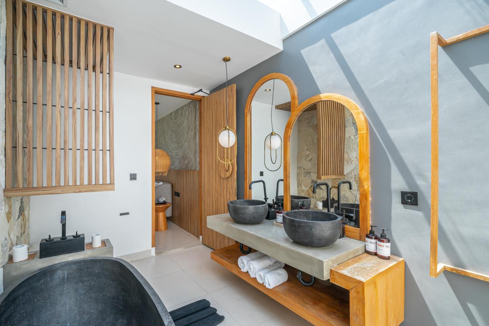 Villa Arunika - Stylish Tropical 2Br Villa Close To Nyanyi Beach! Selemadeg Eksteriør billede